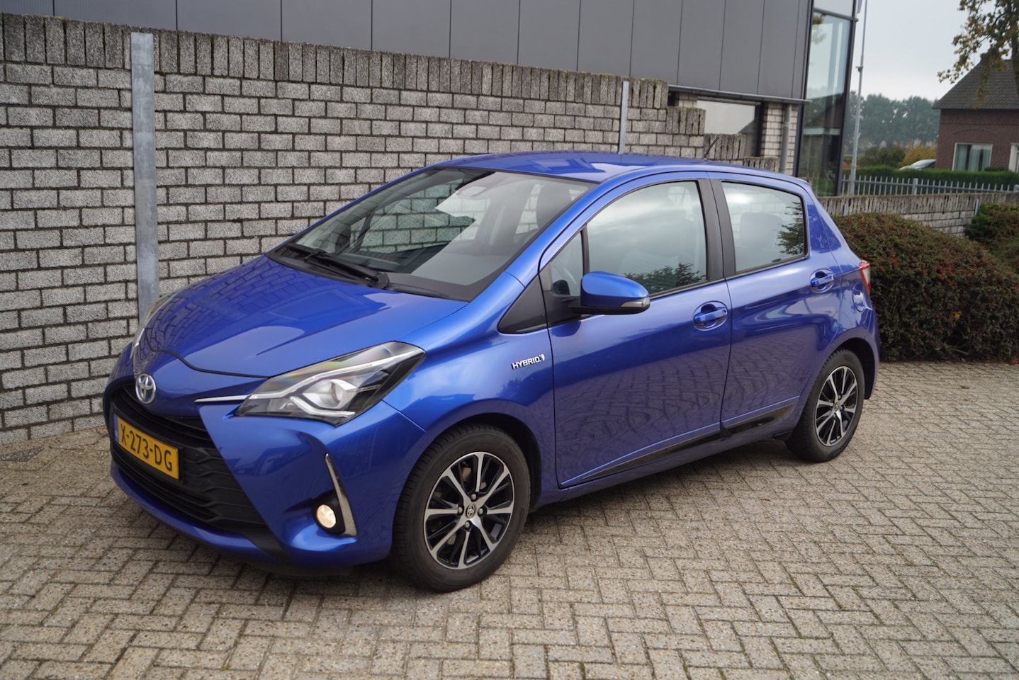 Toyota Yaris - 1.5 Hybrid Design Sport 5 Deurs Autom Navi Camera Clima Cruise Sportstoelen Botswaarschuwi - AutoWereld.nl
