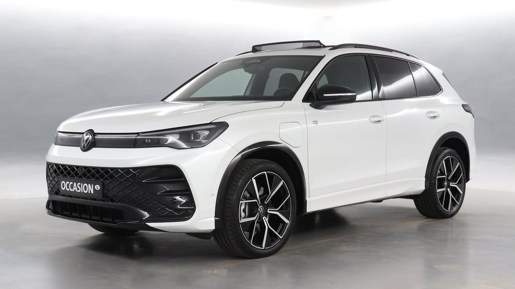Volkswagen Tiguan - 1.5 eHybrid 204pk R-Line Edition DSG / Panoramadak / 360 Camera / Trekhaak wegklapbaar / D - AutoWereld.nl