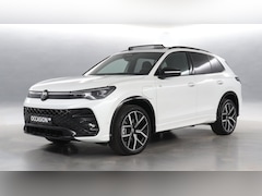 Volkswagen Tiguan - 1.5 eHybrid 204pk R-Line Edition DSG / Panoramadak / 360 Camera / Trekhaak wegklapbaar / D