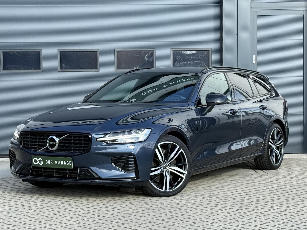 Volvo V60 - T6 Recharge AWD R-Design|ACC|Camera|Carplay|Keyless|19" - AutoWereld.nl