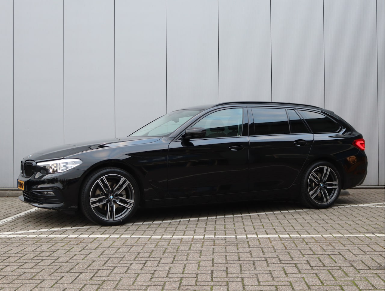 BMW 5-serie Touring - 520i High Executive Sport-line | Trekhaak | Camera | - AutoWereld.nl