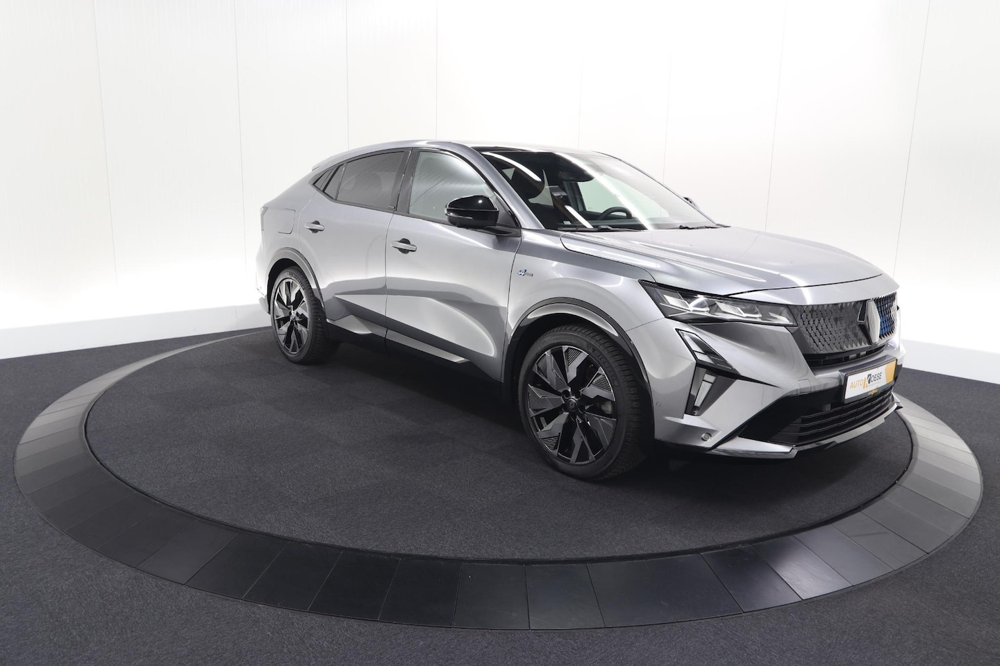 Renault Rafale - 1.2 E-Tech 4x4 plug-in hybrid 300 atelier Alpine | Panoramadak | Head-up display | 360 Cam - AutoWereld.nl