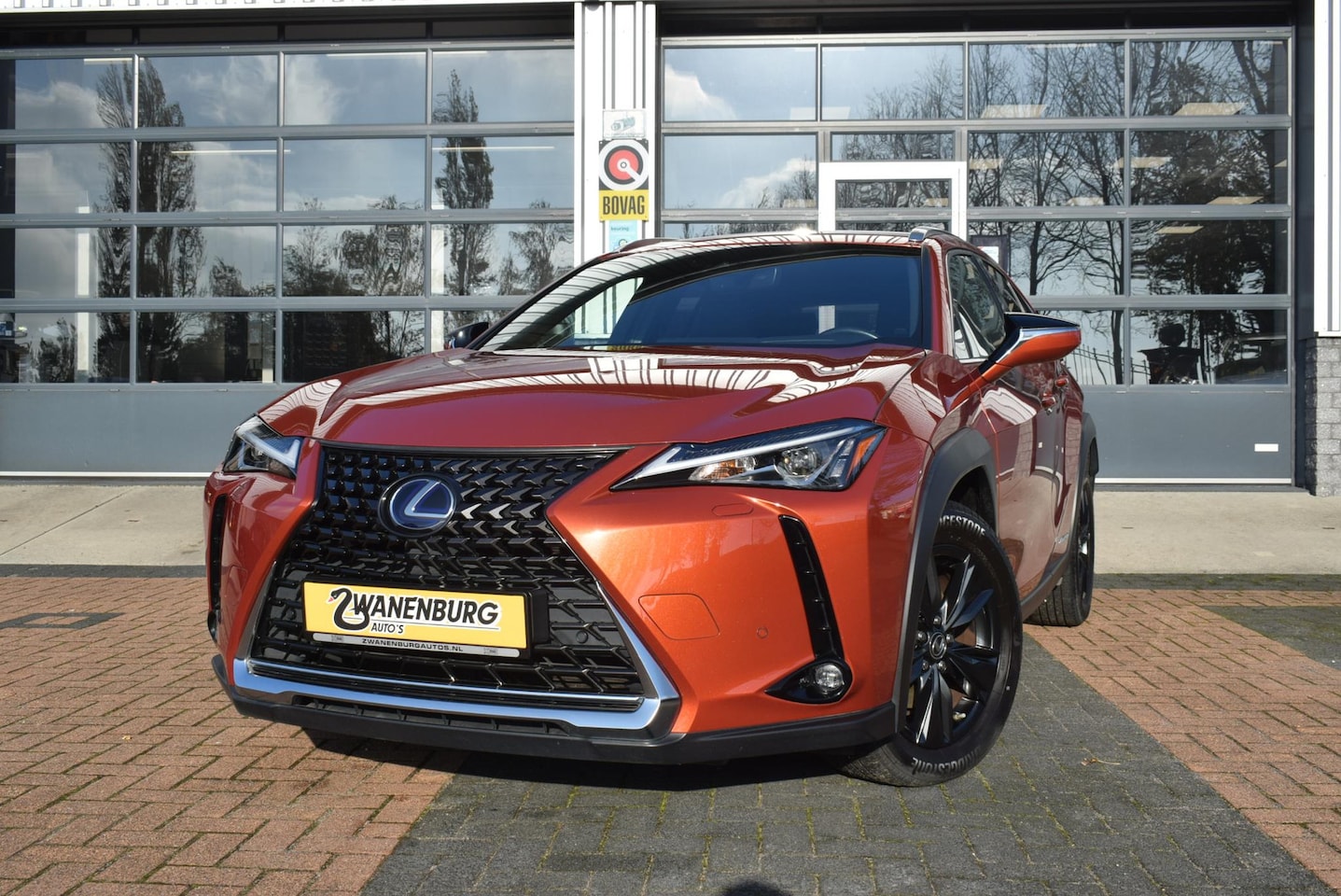 Lexus UX - 250h Luxury Line Navi Airco Leder Camera Km 49.750!! - AutoWereld.nl