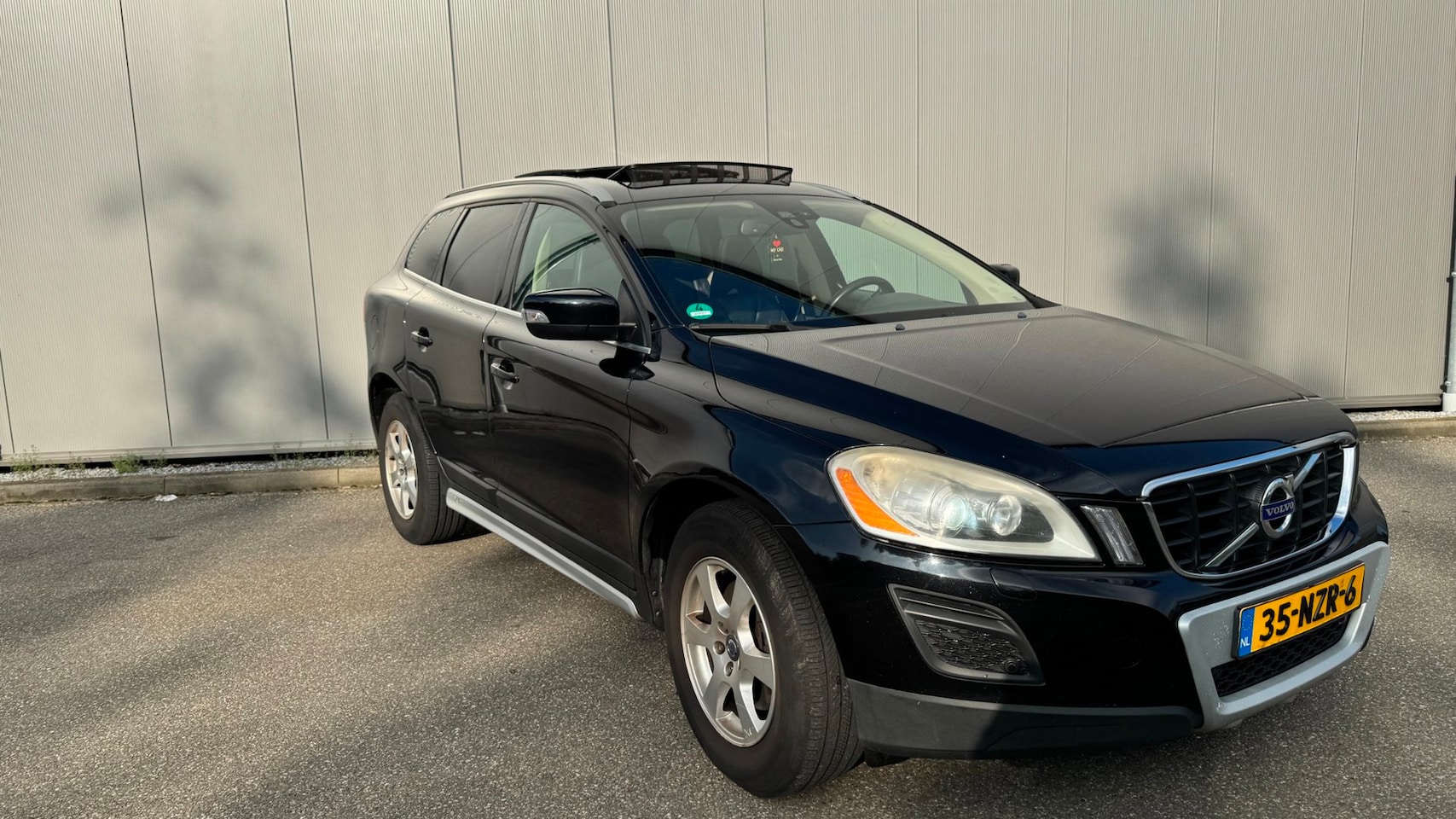 Volvo XC60 - 2.0 D3 Summum 2,0d3 5cyl pano clima navi leder camera - AutoWereld.nl