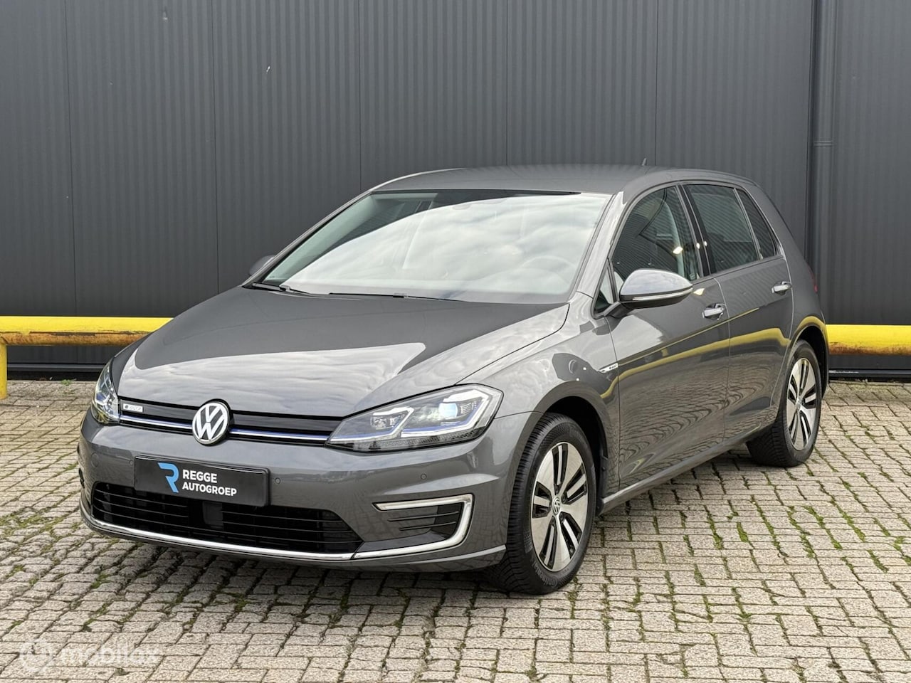 Volkswagen e-Golf - ACC | NAVI | CAMERA | NIEUWSTAAT - AutoWereld.nl