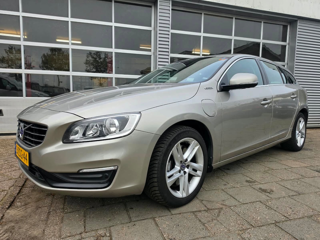 Volvo V60 - 2.4 D6 AWD Plug-In Hybrid Momentum 2.4 D6 AWD Plug-In Hybrid Momentum (EXPORTPRICE) - AutoWereld.nl