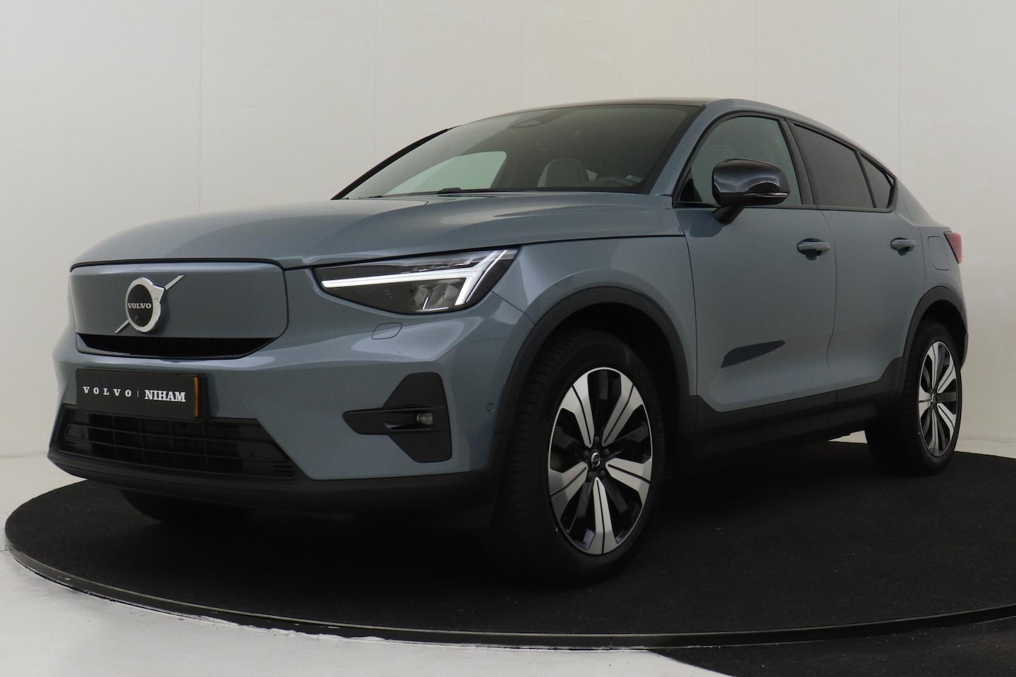 Volvo C40 - RECHARGE ULTIMATE 69 kWh -PANO.DAK|HARMAN/KARDON|360°CAM|POWER-SEATS|WARMTEPOMP|19"ALL-SEA - AutoWereld.nl