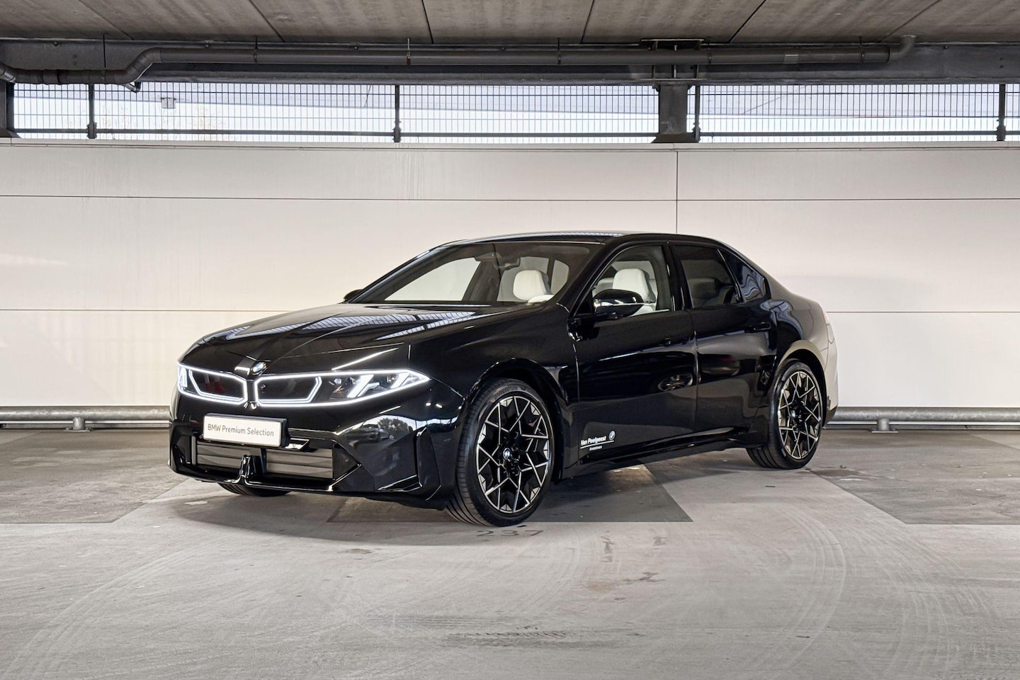 BMW i3 - Sedan 50 xDrive First Edition 113.4 kWh | M Sportpakket | Innovation Pack | Trekhaak | Hui - AutoWereld.nl