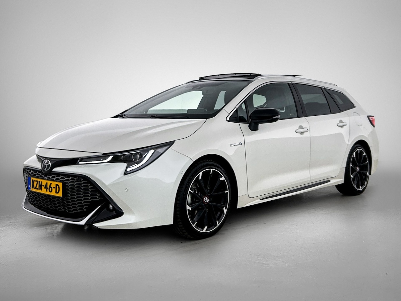 Toyota Corolla Touring Sports - 2.0 Hybrid GR-Sport Plus | Panoramadak | JBL | Head-Up | Dodehoek detectie | Stoel+stuurve - AutoWereld.nl