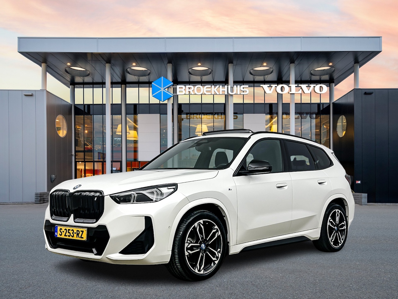 BMW iX1 - xDrive30 Launch Edition 67 kWh|M-Sport|HarmanKardon|BlackLine|Trekhaak - AutoWereld.nl