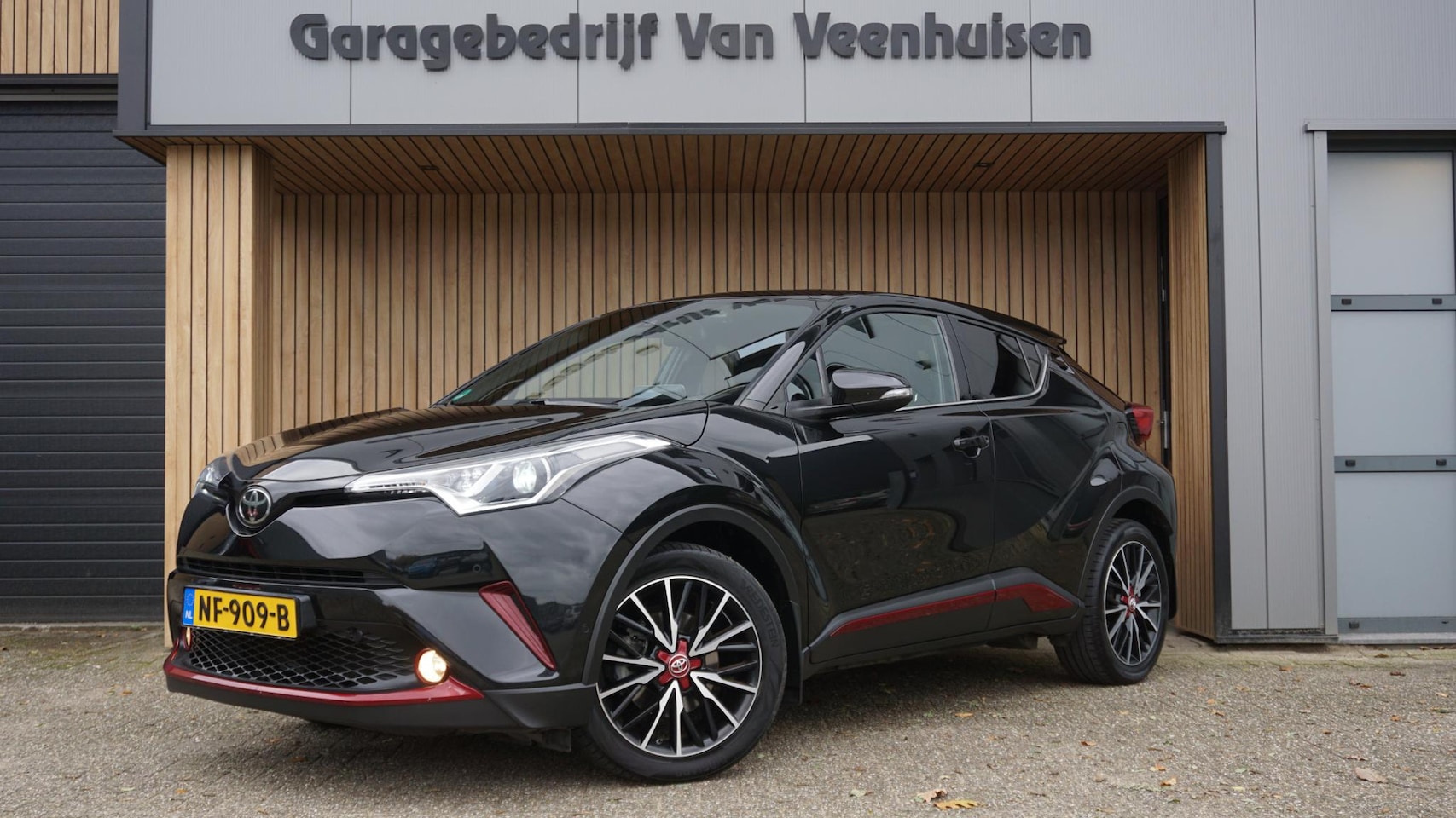 Toyota C-HR - 1.2 116pk First Edition JBL Sound Leder LED 18inch LM AFN-Trekhaak Stoelverwarming *NL aut - AutoWereld.nl