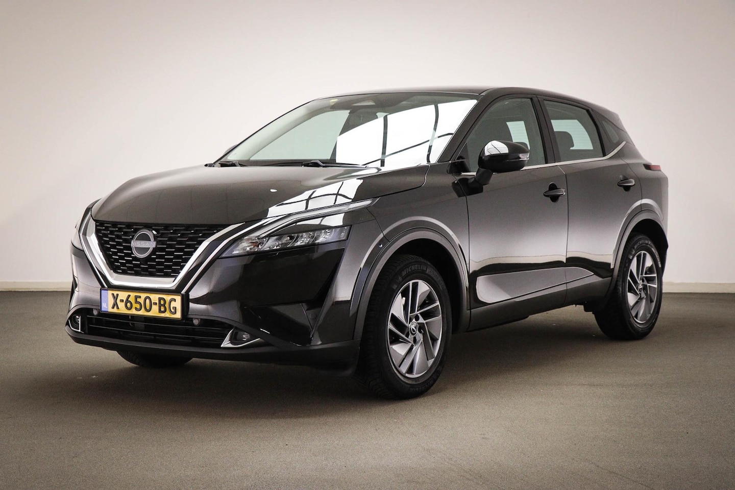 Nissan Qashqai - 1.3 MHEV Acenta | STUURVERWARMING | CLIMA | DAB | APPLE | CAMERA - AutoWereld.nl