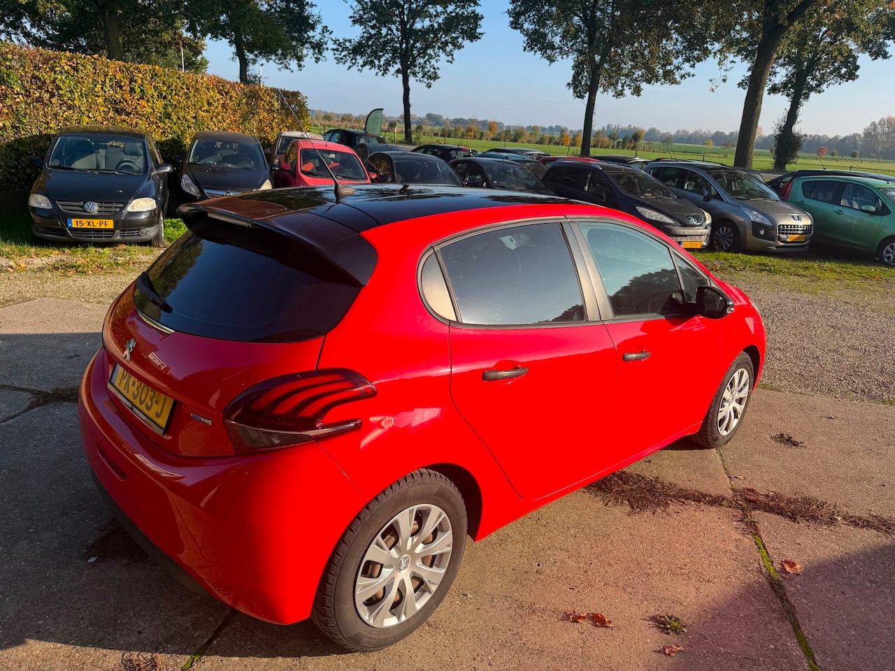 Peugeot 208 - 1.2 PureTech Blue met airco - AutoWereld.nl