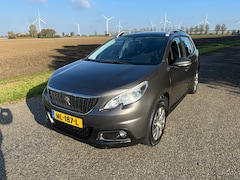 Peugeot 2008 - 1.2 PureTech Blue Lion Panoramadak Trekhaak Enz