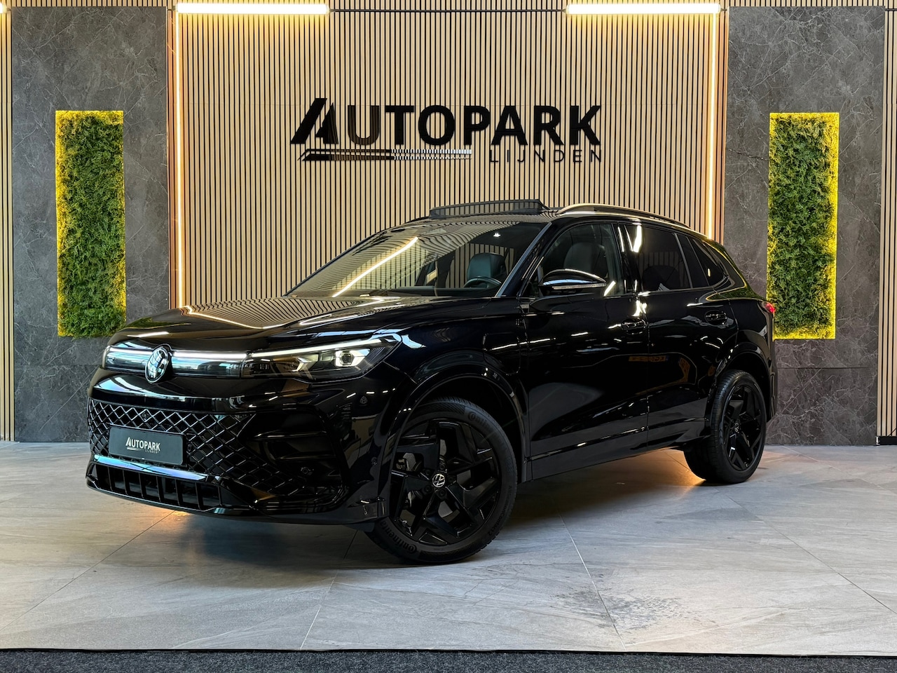 Volkswagen Tiguan - 1.5 eHybrid 3x R-Line |BTW|PANO|MASSAGE|H&K|HuD|360 CAM|KEYLESS|IQ LIGHT|MEMORY|FABRIEKSGA - AutoWereld.nl