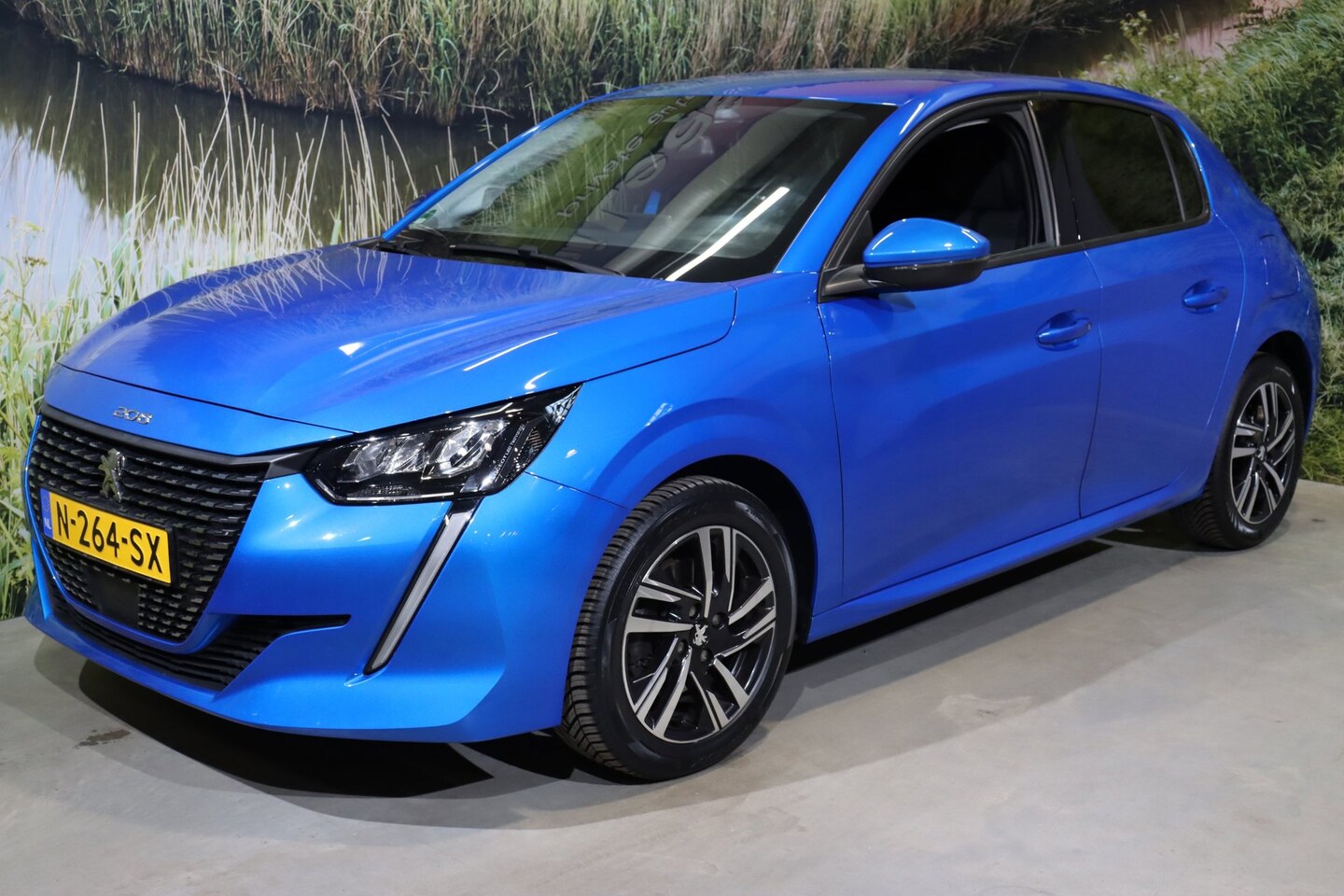 Peugeot 208 - 1.2 PureTech Allure Pack | Distri. vervangen | Navi | CarPlay | 3D dashboard - AutoWereld.nl