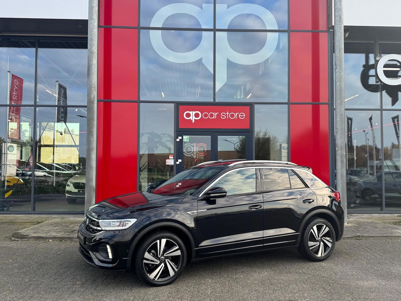 Volkswagen T-Roc - 1.5 TSI DSG-7 3 X R-Line | Panorama | Camera | Parksens |Keyless | Carplay | - AutoWereld.nl