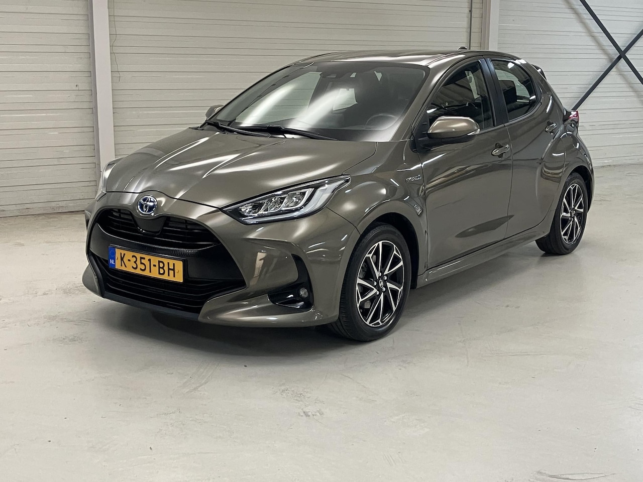 Toyota Yaris - 1.5 Hybrid First Edition / Automaat / Trekhaak - AutoWereld.nl