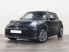 MINI 3-Deurs - Hatchback Cooper C Classic Automaat / Panoramadak / Parking Assistant Plus / Head-Up / Com