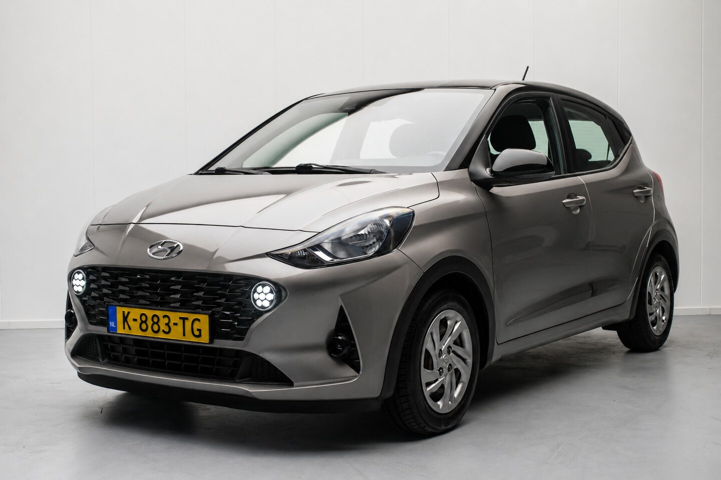 Hyundai i10 - Cross 1.0 Comfort NL-auto [ Trekhaak Carplay Airco Cruise Control ] - AutoWereld.nl