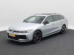Volkswagen Passat Variant - R-Line Edition 1.5 eHybrid 204 PK | Trekhaak | Panoramadak | Black Style | Camera | 19 Inc