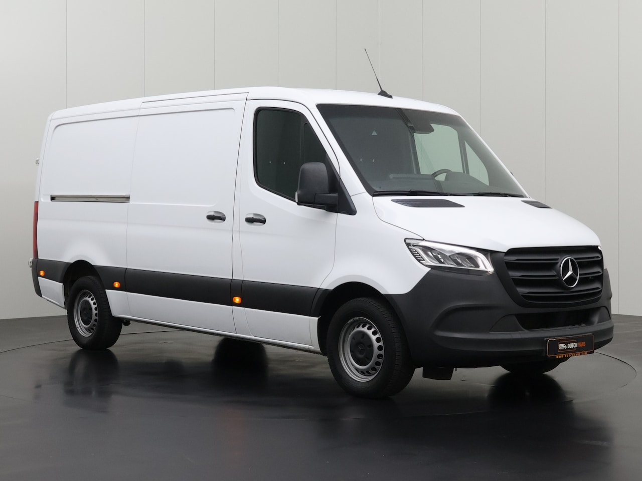 Mercedes-Benz Sprinter - 317CDI Automaat L2H1 | LED | Multimedia | Camera | Airco | Cruise | 3-Zits | Betimmering - AutoWereld.nl