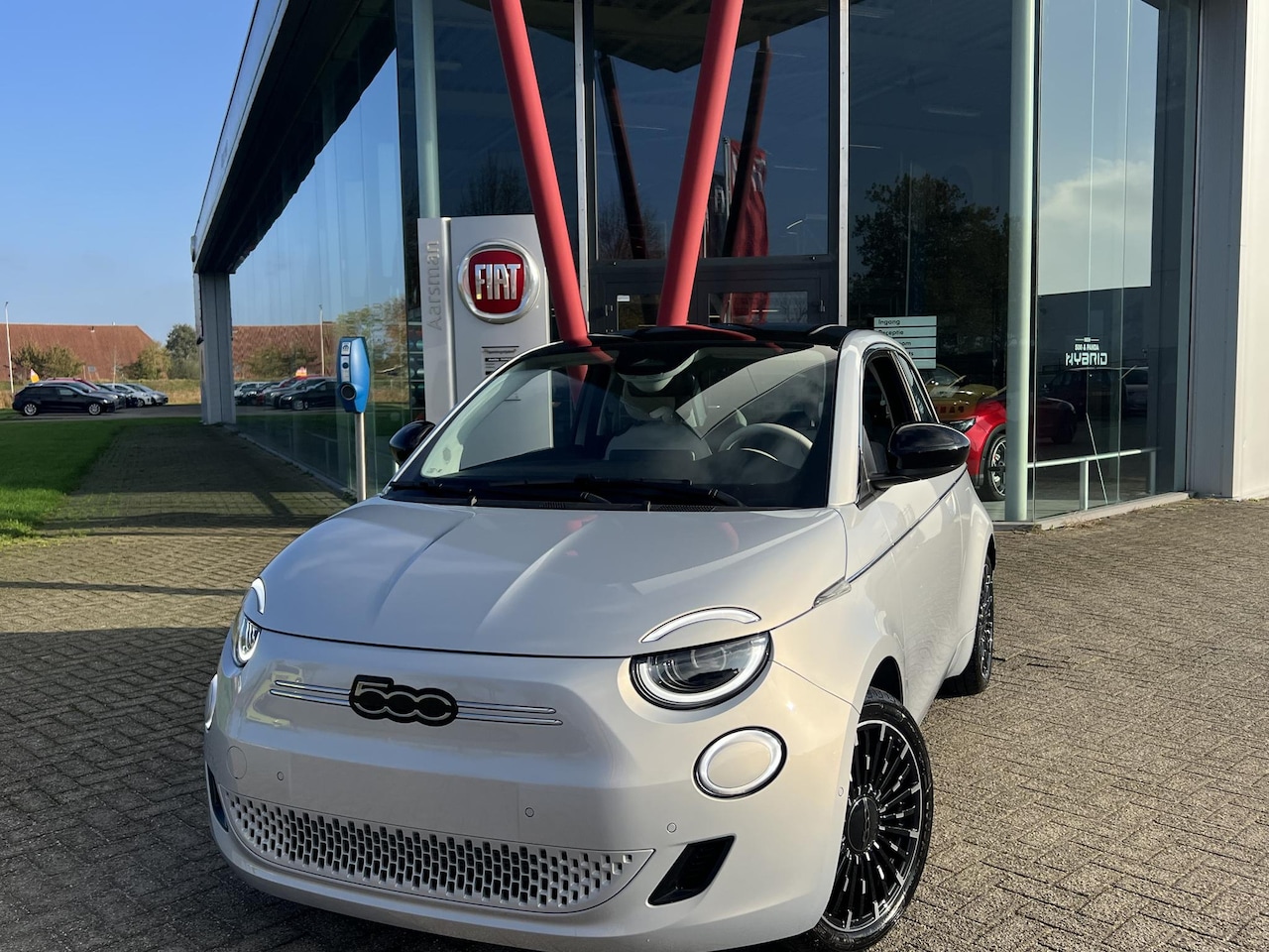 Fiat 500e - La Prima 42 kWh | Full option | JBL audio | Camera | Dodehoeksensoren - AutoWereld.nl