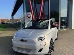 Fiat 500e - La Prima 42 kWh | Full option | JBL audio | Camera | Dodehoeksensoren