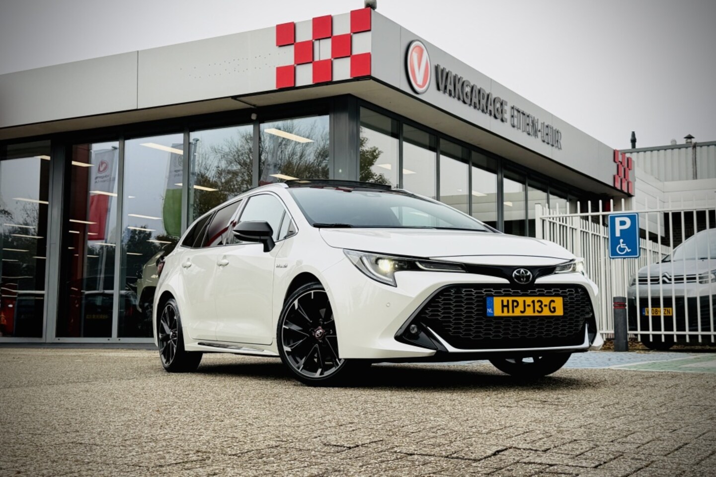 Toyota Corolla Touring Sports - 2.0 Hyb GR-Sport Plus | TREKHAAK | PANO | JBL | HUD - AutoWereld.nl