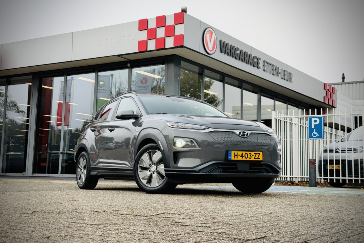 Hyundai Kona Electric - EV Premium 64 kWh | WARMTEPOMP | STOEL VERWARMING + VENTILATIE - AutoWereld.nl