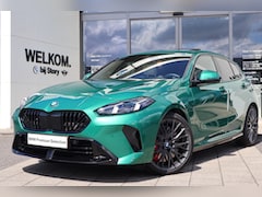 BMW 1-serie - 120 M Sport Automaat / Panoramadak / Sportstoelen / M Adaptief onderstel / Achteruitrijcam