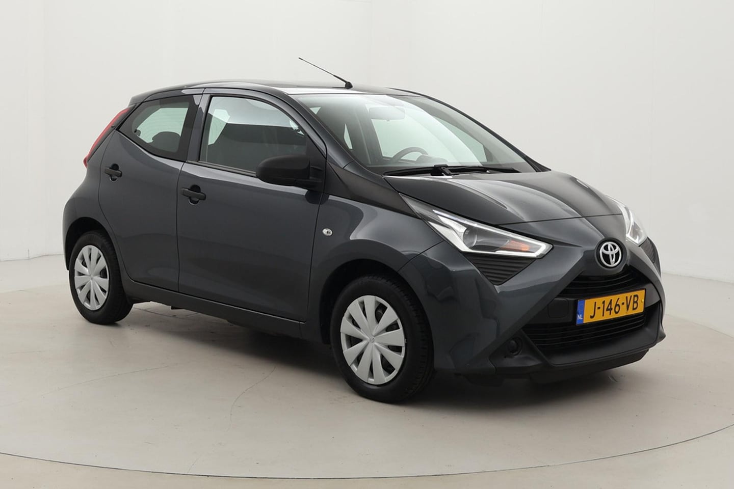 Toyota Aygo - 1.0 VVT-i x-fun | Airco | Bluetooth | Elektrische ramen voor | Multifunctioneel stuurwiel - AutoWereld.nl