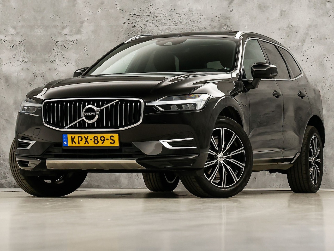 Volvo XC60 - 2.0 T8 Twin Engine AWD Sport 407Pk Automaat (PANORAMADAK, ZWART HEMEL, BRUIN LEDER, GROOT - AutoWereld.nl