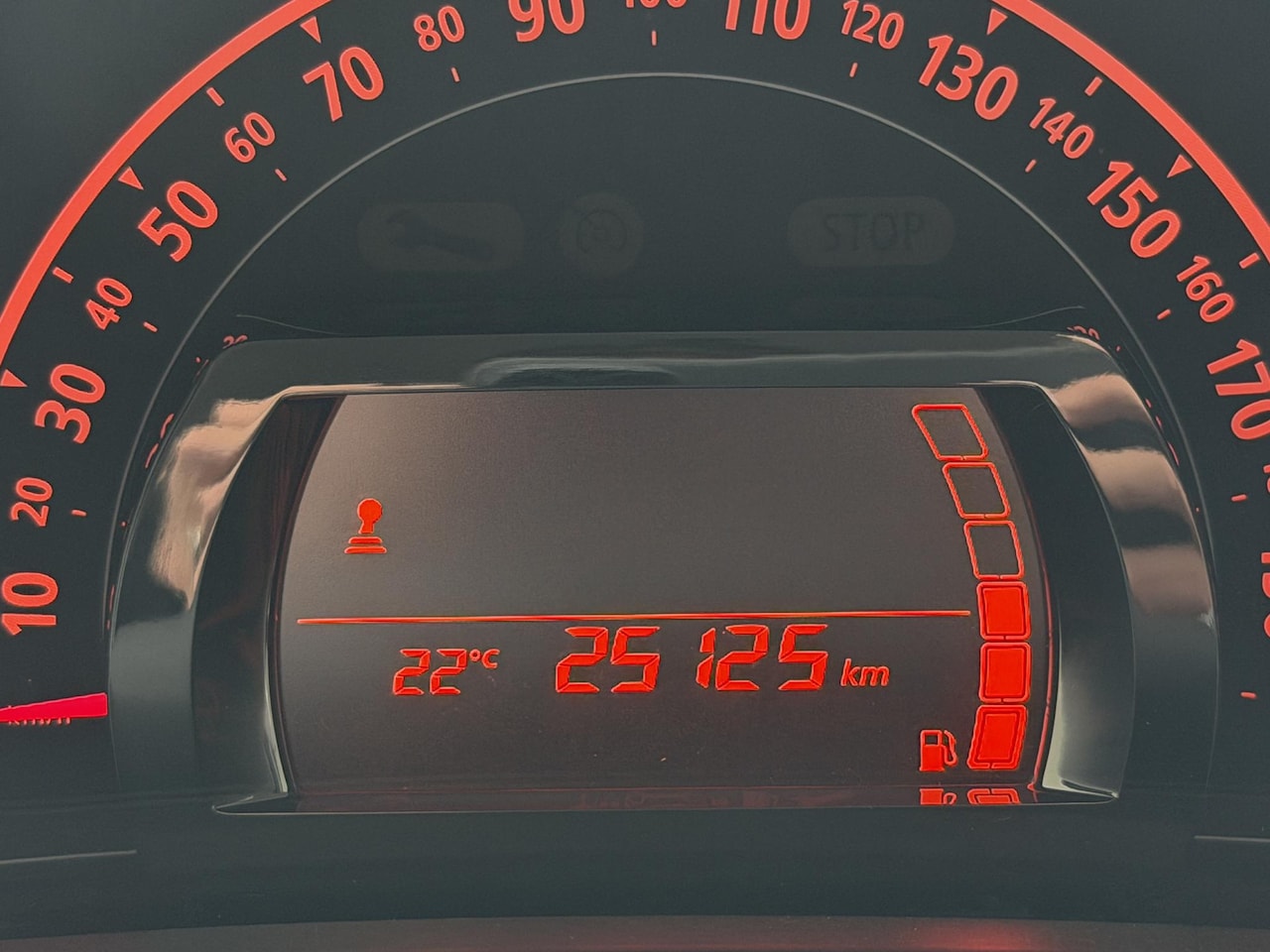 Renault Twingo - 1.0 SCe Limited Unieke KM Stand! /  Airco / Donker Glas / Elect. Ramen / Centr. Vergrendel - AutoWereld.nl