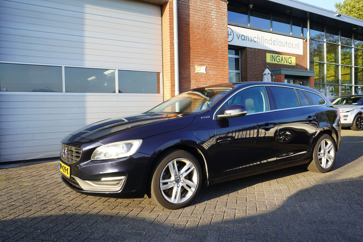 Volvo V60 - 2.4 D6 TWIN ENGINE MOMENTUM DEC 2015 NL AUTO AIRCO KAPOT NAVI CLIMA CRUISE STOELVERWARMING - AutoWereld.nl