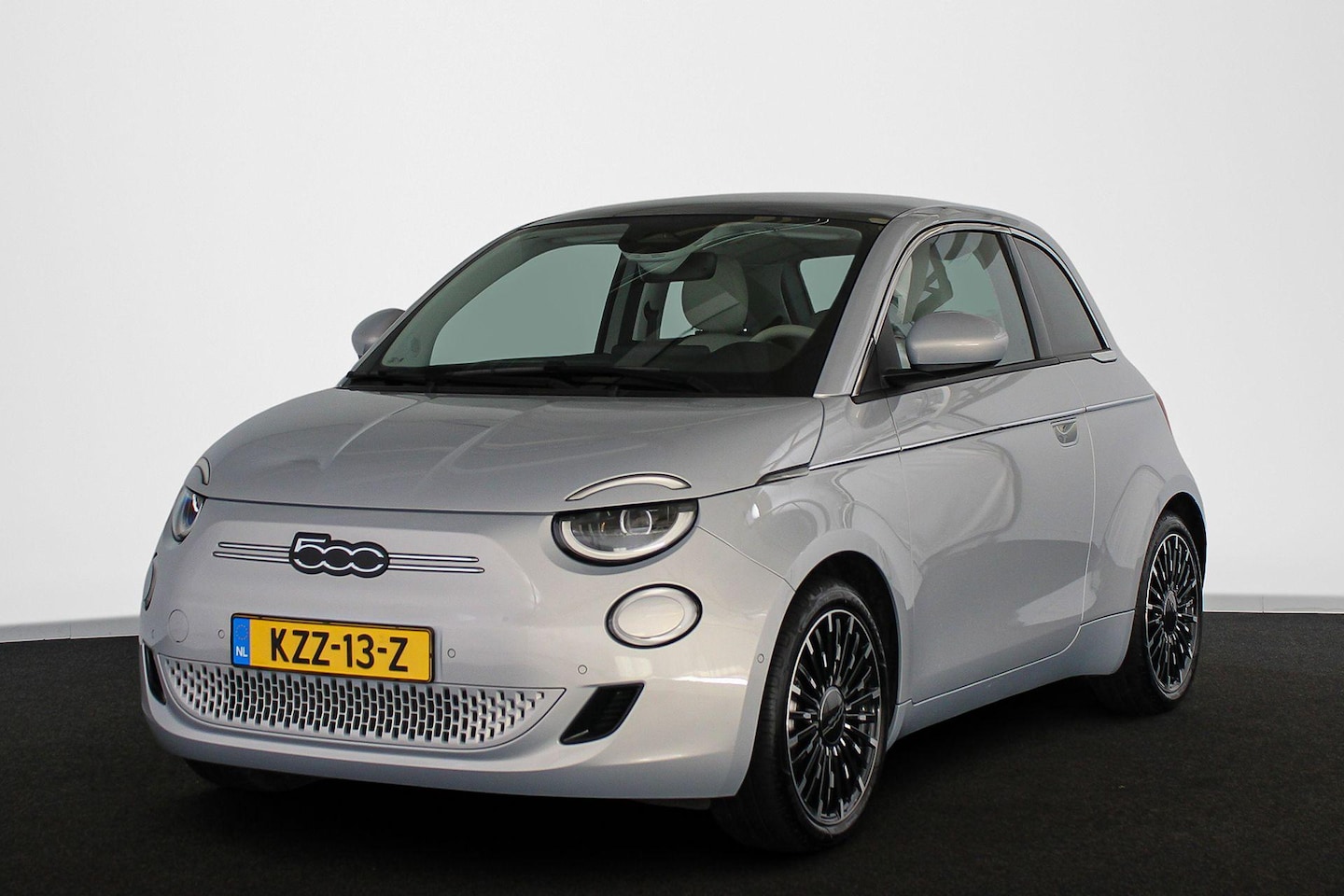 Fiat 500 - La Prima 42 kWh Pano Leder Stoelverwarming JBL Camera Apple CarPlay - AutoWereld.nl