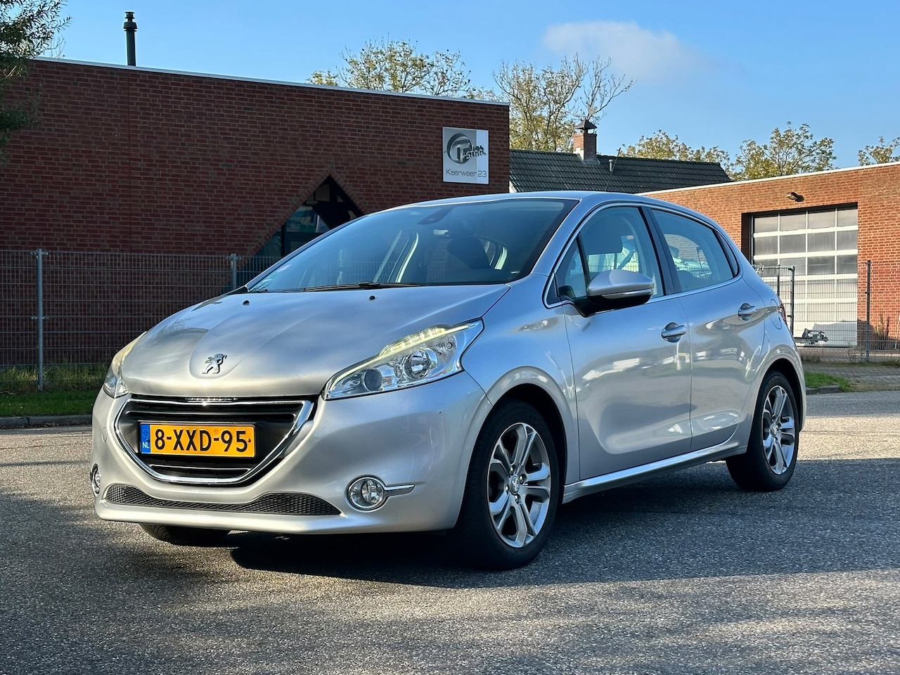 Peugeot 208 - 1.2 VTi Allure 5DR*Navigatie*Cruise*Distributieriem vervangen*Cruise*Trekhaak*Clima*LM vel - AutoWereld.nl