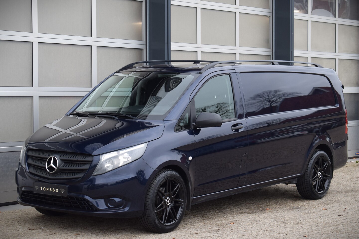 Mercedes-Benz Vito - 114 CDI 140pk | 19 inch | Trekhaak | Deuren | Mercedes motor! - AutoWereld.nl