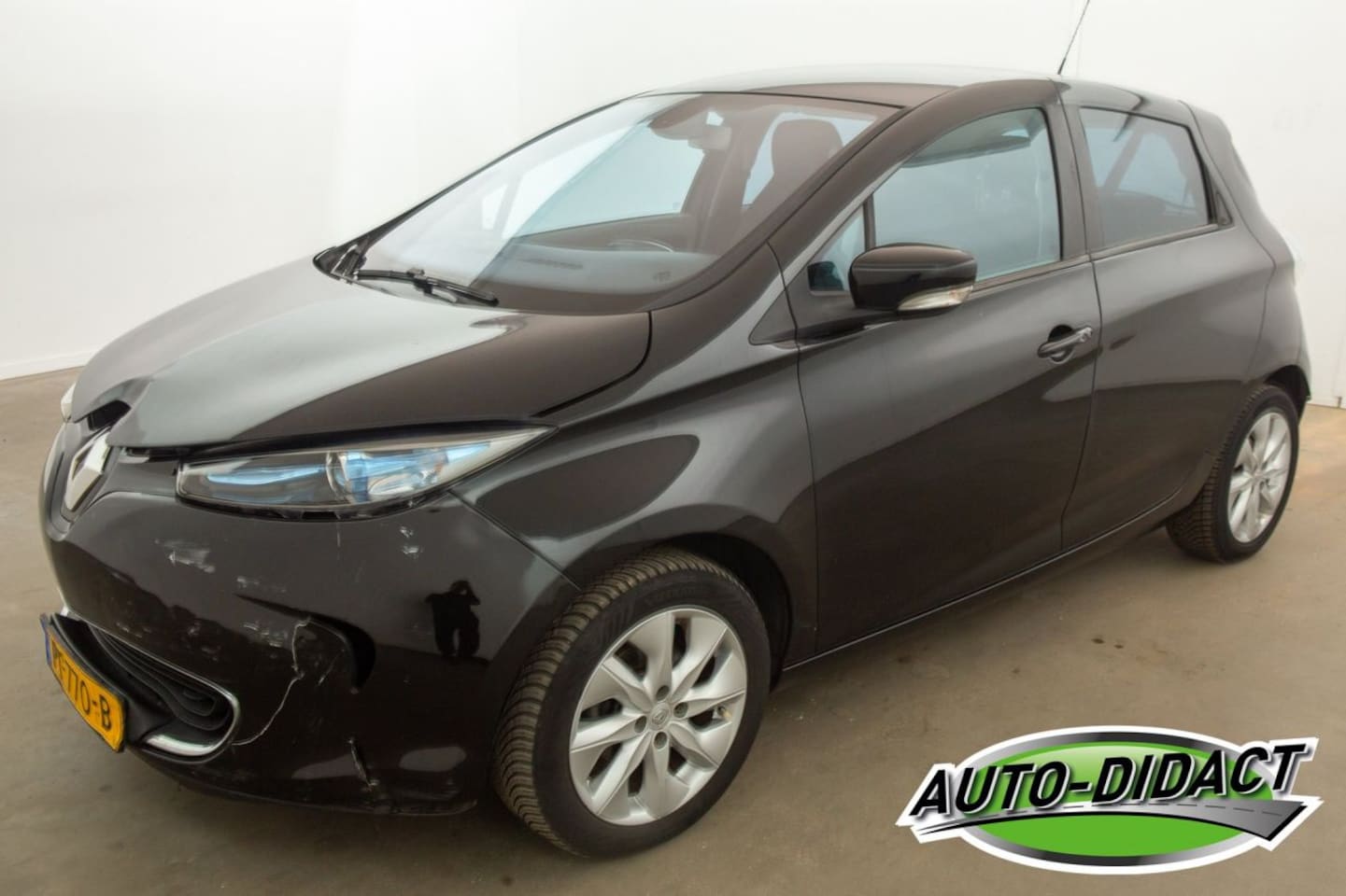 Renault Zoe - 22 kWh KOOP ACCU Navi Camera R240 Zen - AutoWereld.nl