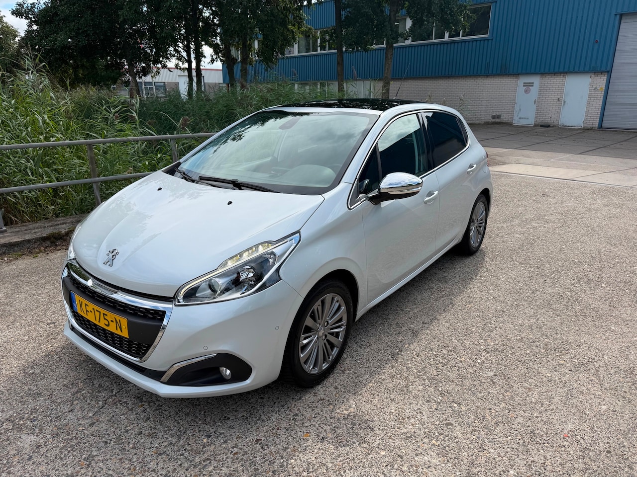 Peugeot 208 - 1.2 PureTech Allure!2016!Panoramadak!LM.velgen!PDC!Camera! - AutoWereld.nl
