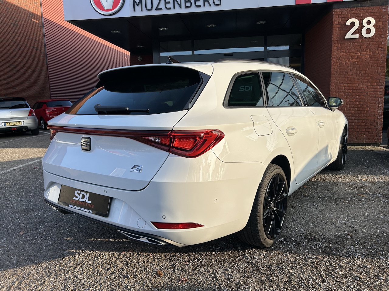 SEAT Leon Sportstourer - 1.4 TSI eHybrid PHEV FR // SCHUIF/KANTELDAK // FULL LED // NAVI + CARPLAY // CAMERA // ADA - AutoWereld.nl