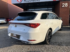 SEAT Leon Sportstourer - 1.4 TSI eHybrid PHEV FR // SCHUIF/KANTELDAK // FULL LED // NAVI + CARPLAY // CAMERA // ADA