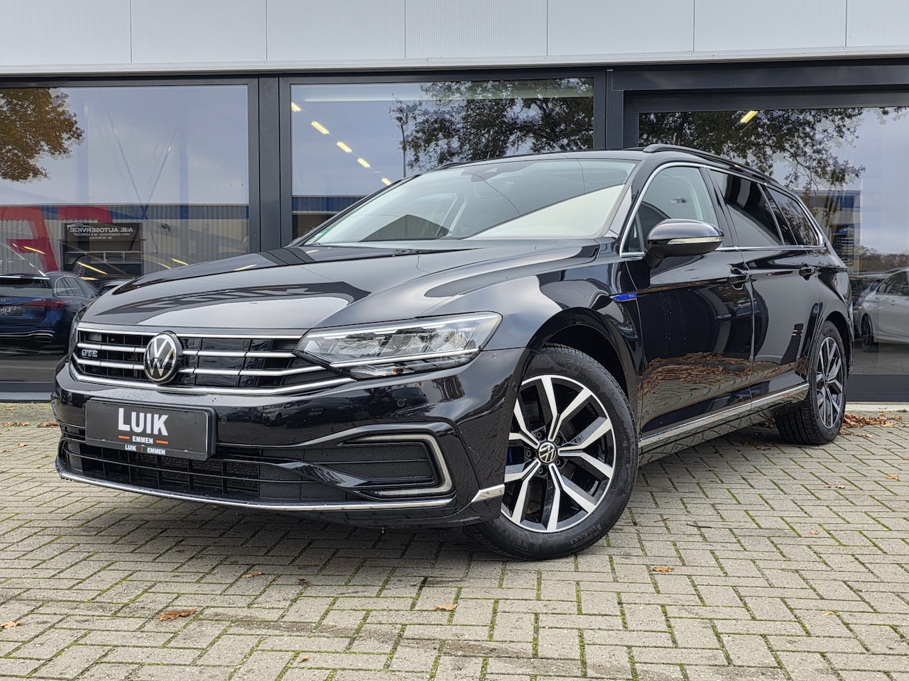 Volkswagen Passat Variant - 1.4 TSI PHEV GTE Business + PANO DAK + DIGITAAL DASHBOARD + LED + CAMERA + TREKHAAK - AutoWereld.nl