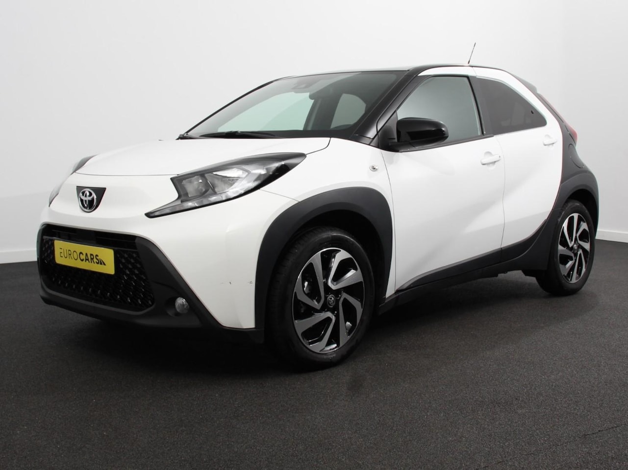 Toyota Aygo X - 1.0 VVT-i S-CVT Automaat Trend Navigatie Apple Carplay/Android Auto Climate Control Cruise - AutoWereld.nl