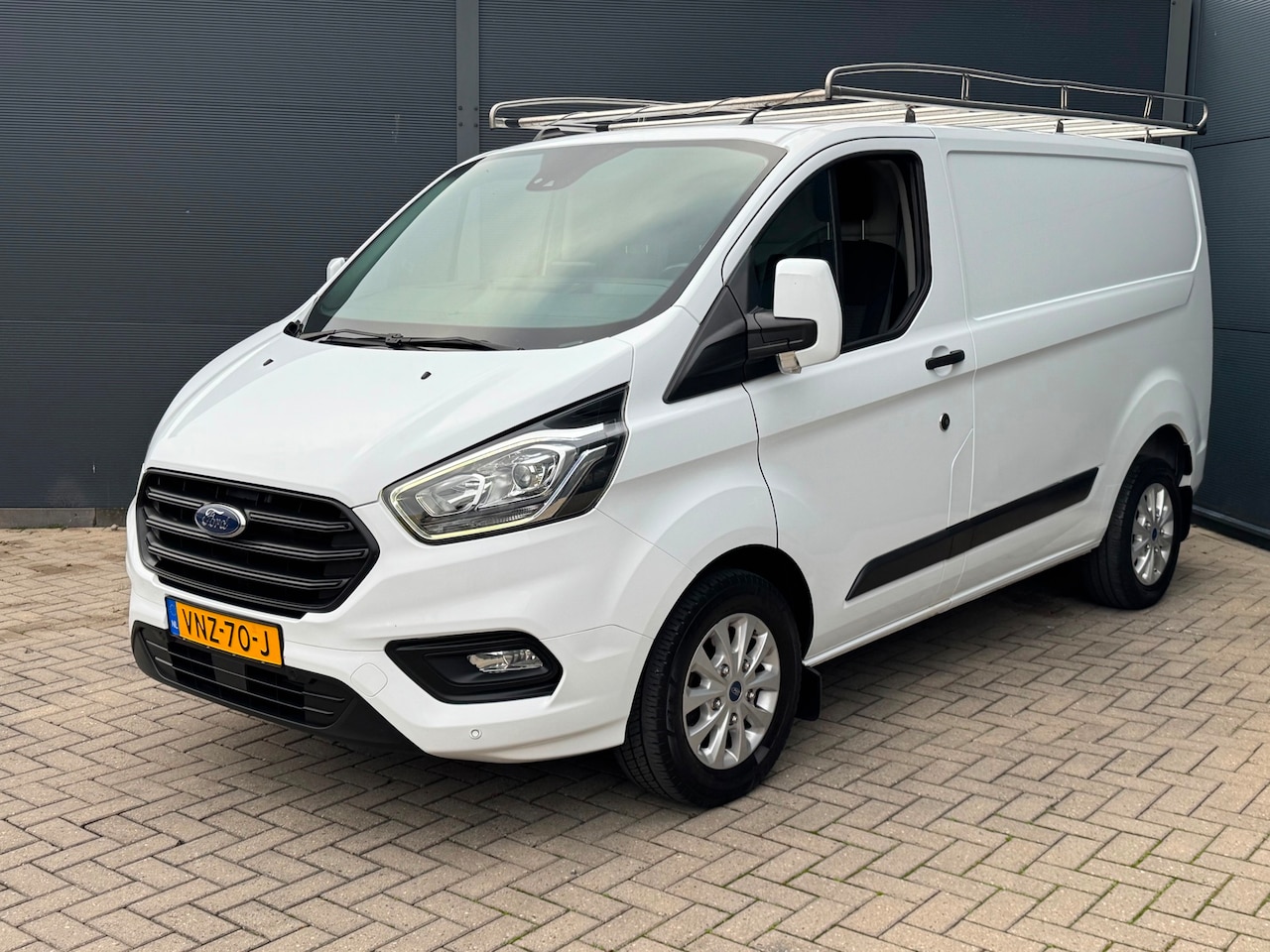 Ford Transit Custom - 280 2.0 TDCI L1H1 Led / Camera / Carplay - AutoWereld.nl