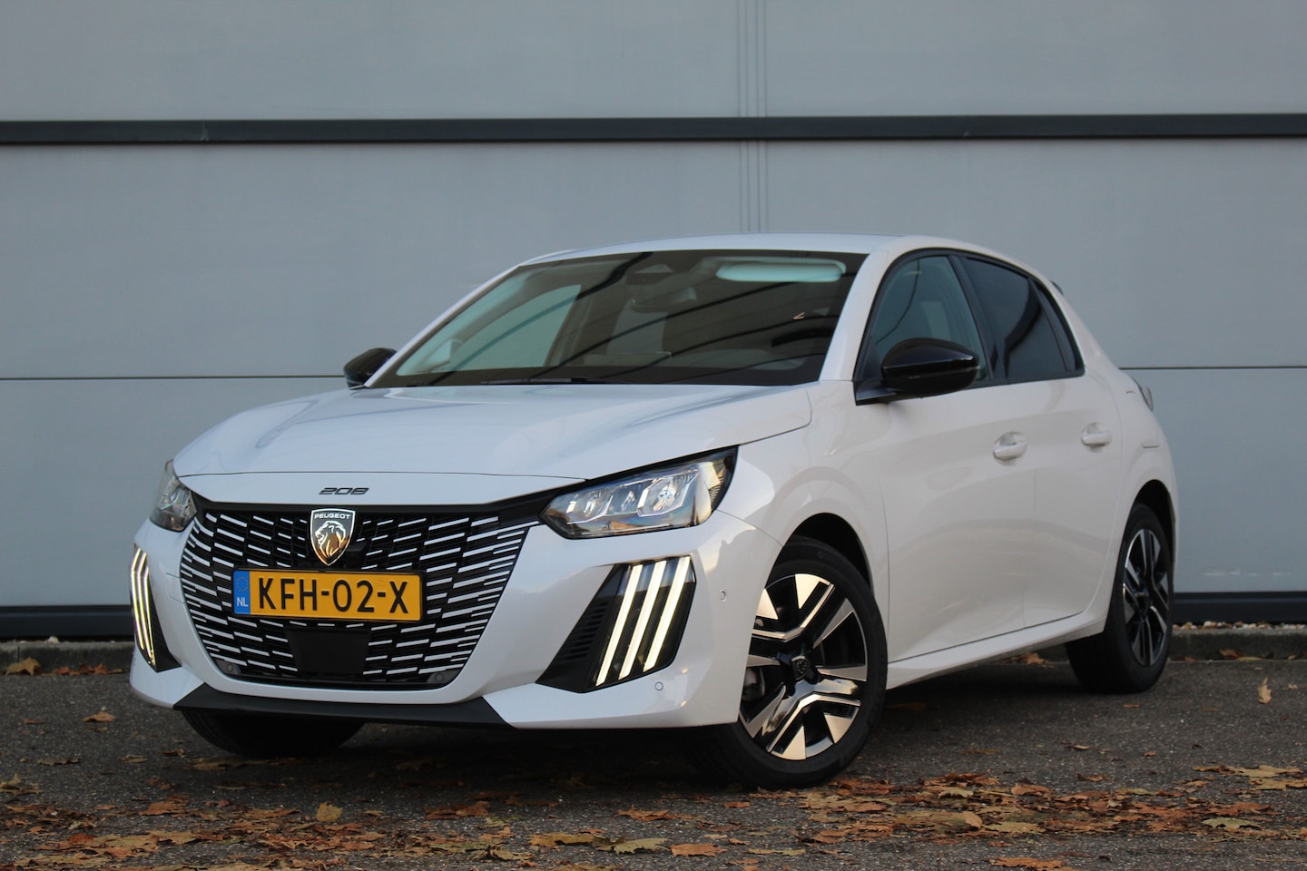 Peugeot 208 - 1.2 Hybrid 110 e-DCS6 Allure | Drive Assist | Camera V+A | Dodehoeksens. | Navi | LED | Ca - AutoWereld.nl