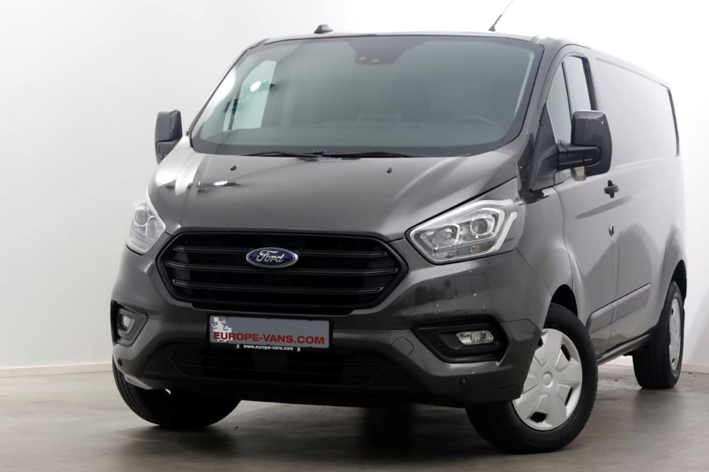 Ford Transit Custom - 2.0 TDCI 130pk Automaat L2H1 Trend Airco/Carplay/Camera 09-2023 - AutoWereld.nl