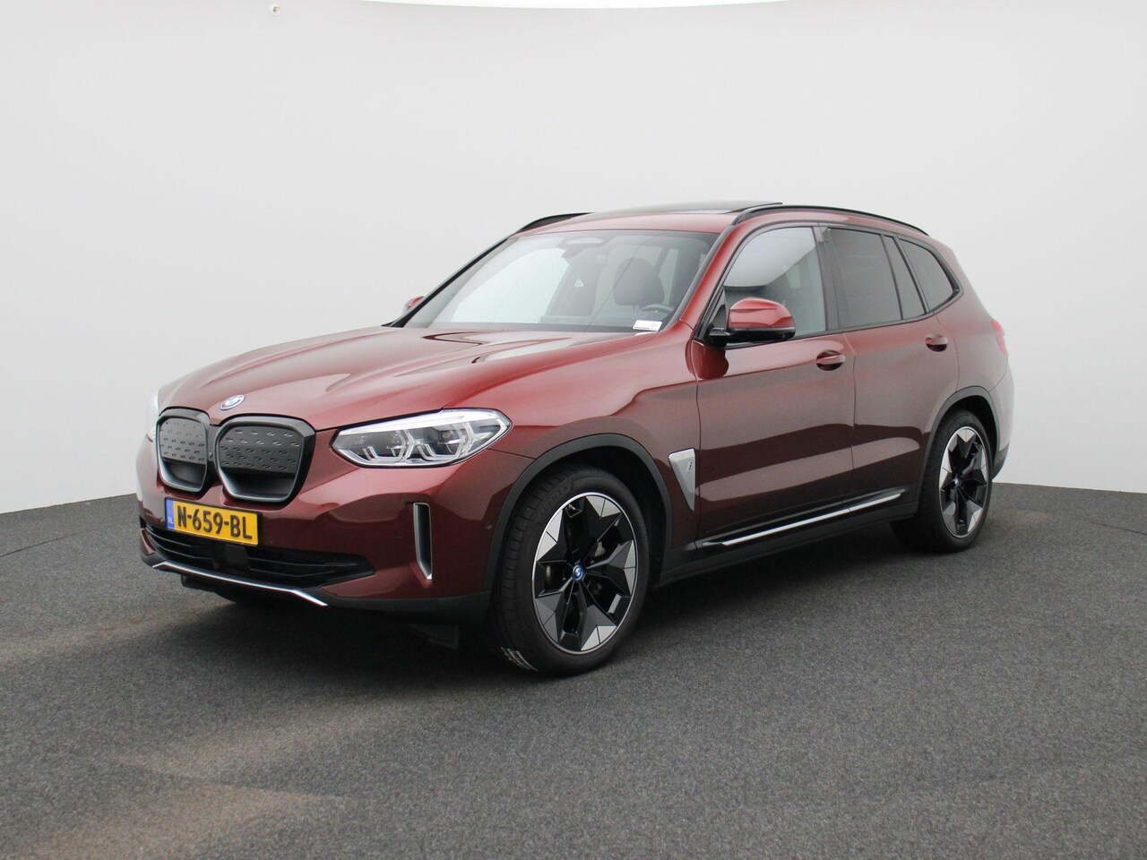 BMW iX3 - High Executive 80 kWh |96% SOH | Elektrische stoelen + Memory | Panorama dak | Harman Kard - AutoWereld.nl