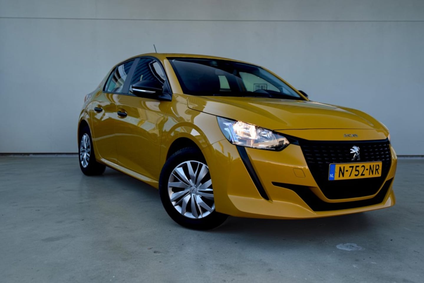 Peugeot 208 - 1.2 PureTech Like 1.2 PureTech Like, Airco, DAB+, Cruisecontrol, Blue tooth - AutoWereld.nl