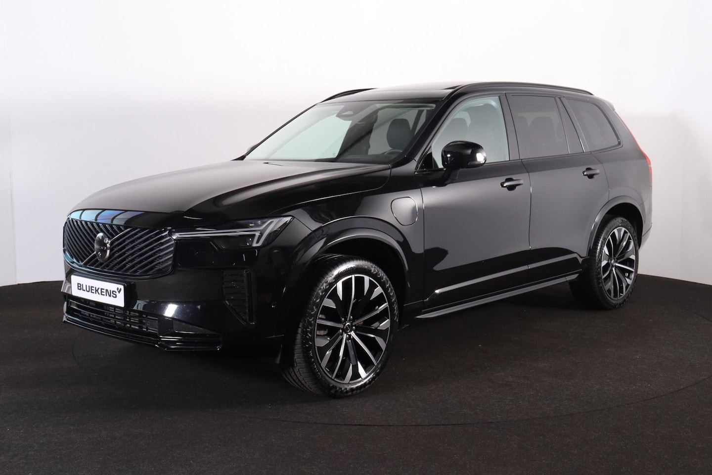 Volvo XC90 - T8 Recharge AWD Plus Dark - Panorama/schuifdak - IntelliSafe Assist & Surround - 360º Came - AutoWereld.nl